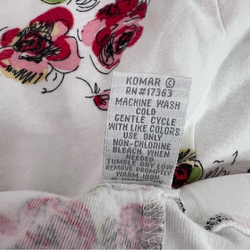 Komar shorts White Floral Shorts flowers roses pink red green drawing style - Picture 8 of 9